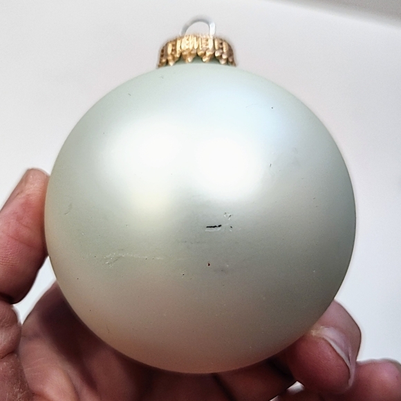 Krebs Christmas Glass Ball Ornaments 8 Pcs  2-5/8" Vanilla Ice Velvet Gold Caps - Picture 11 of 11